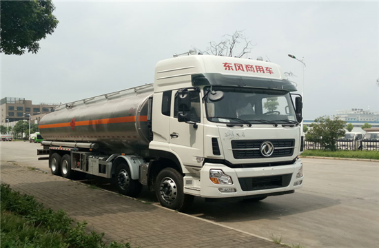 东风天龙运油车