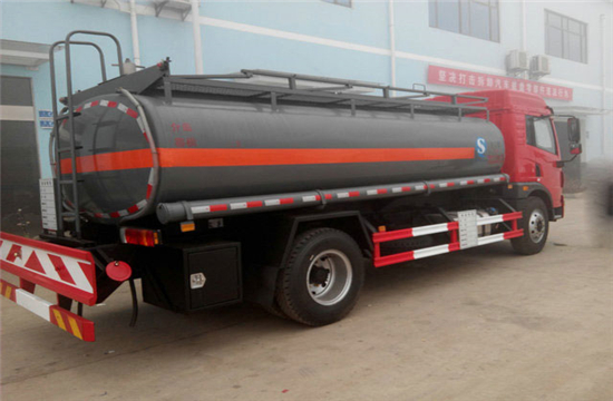 解放龙V腐蚀性物品罐式运输车