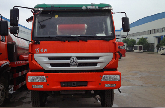 重汽少帅沥青洒布车