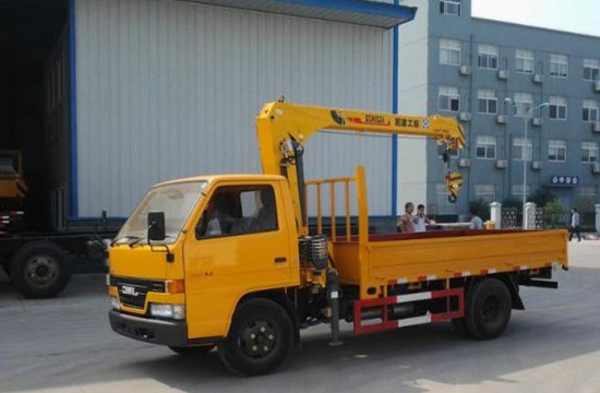 江铃随车起重运输车