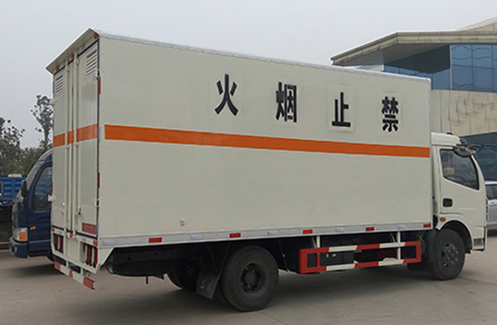 东风多利卡气体厢式运输车