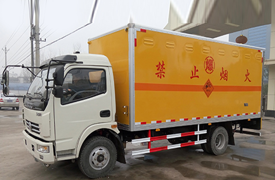 东风多利卡爆破器材运输车