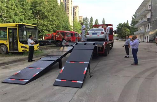 楚风后八轮平板运输车