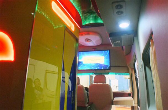 东风御风旅居车