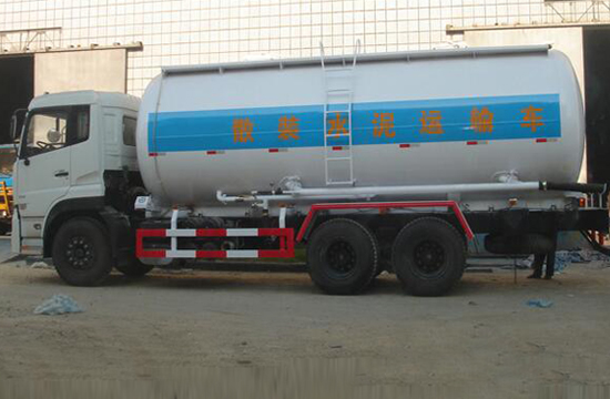 东风后八轮低密度粉粒物料运输车