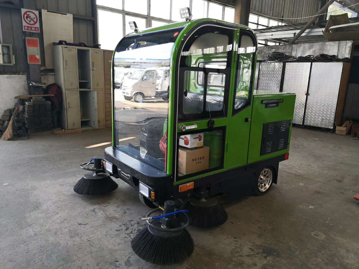 电动扫路车