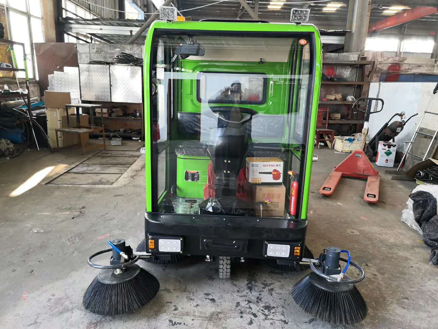电动扫路车