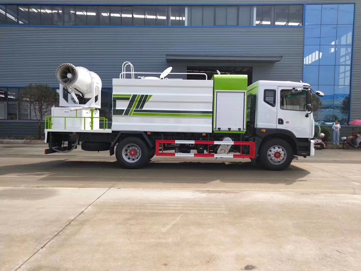 东风D9多功能抑尘车