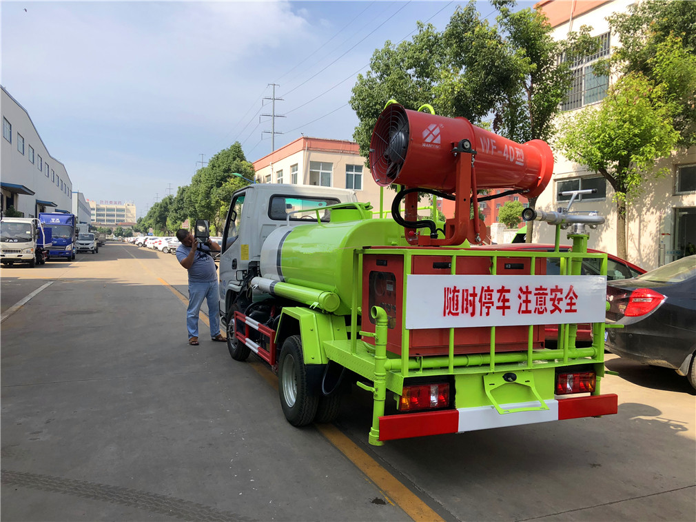 凯马多功能抑尘车