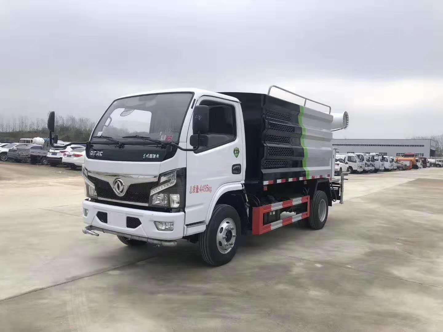 东风小福瑞卡多功能抑尘车