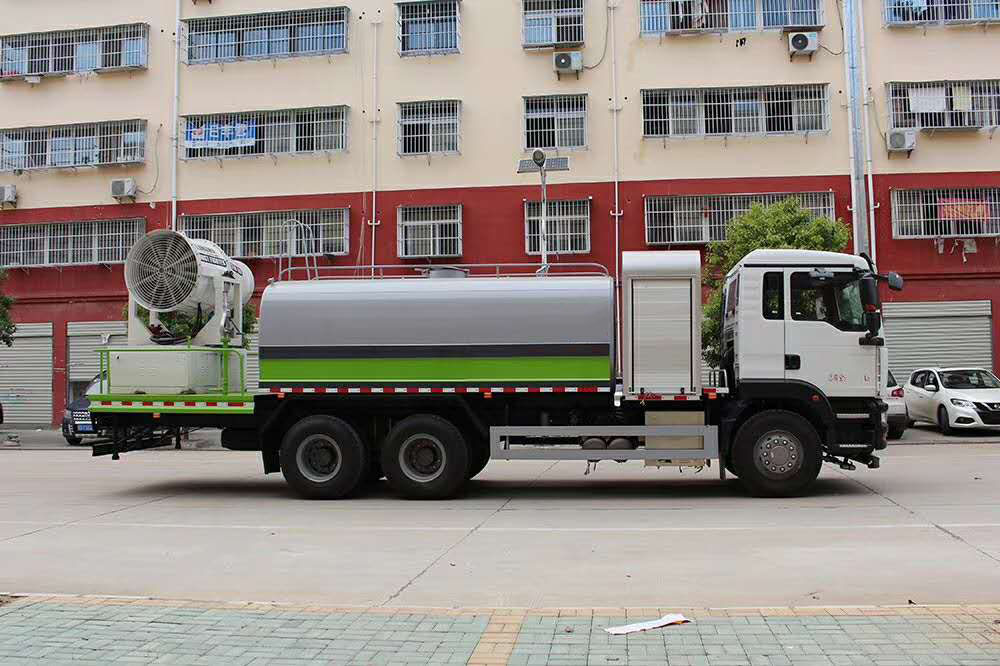重汽多功能抑尘车