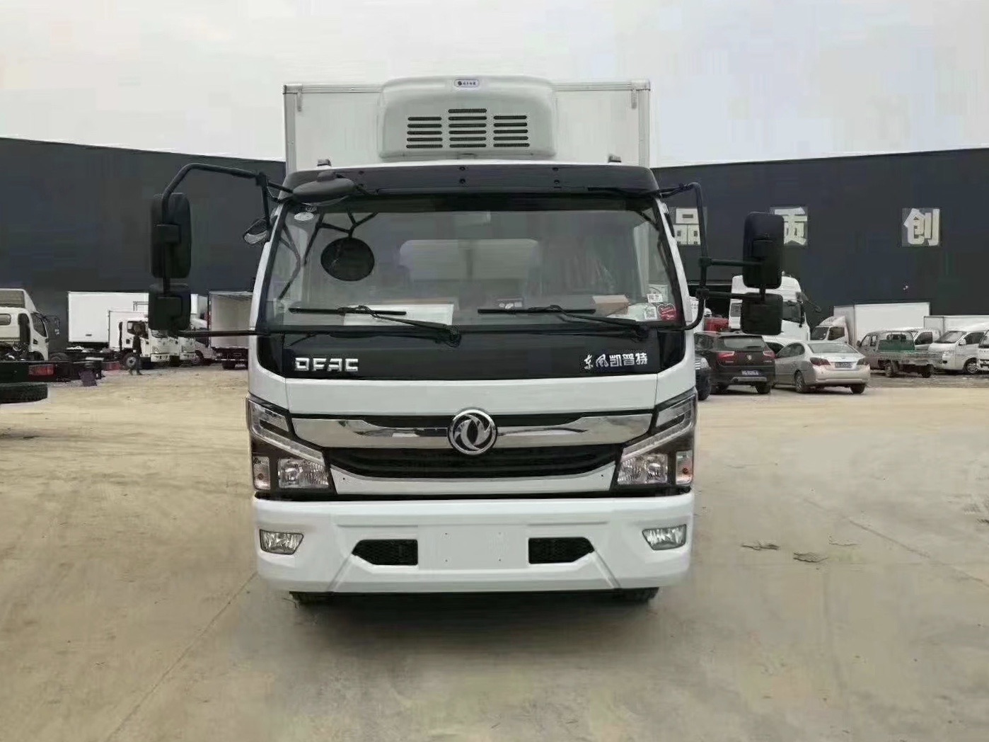 东风凯普特排半冷藏车