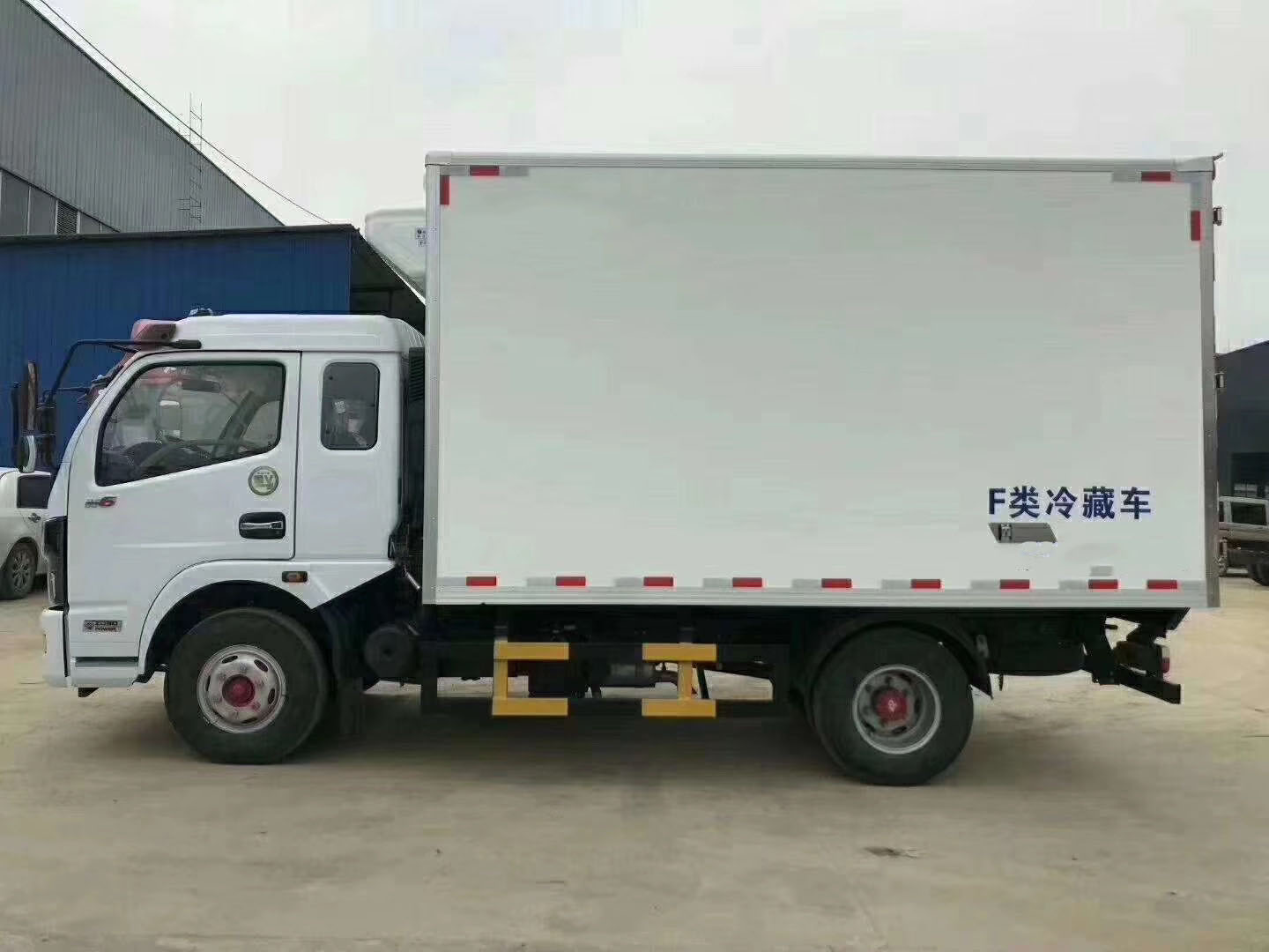 东风凯普特排半冷藏车