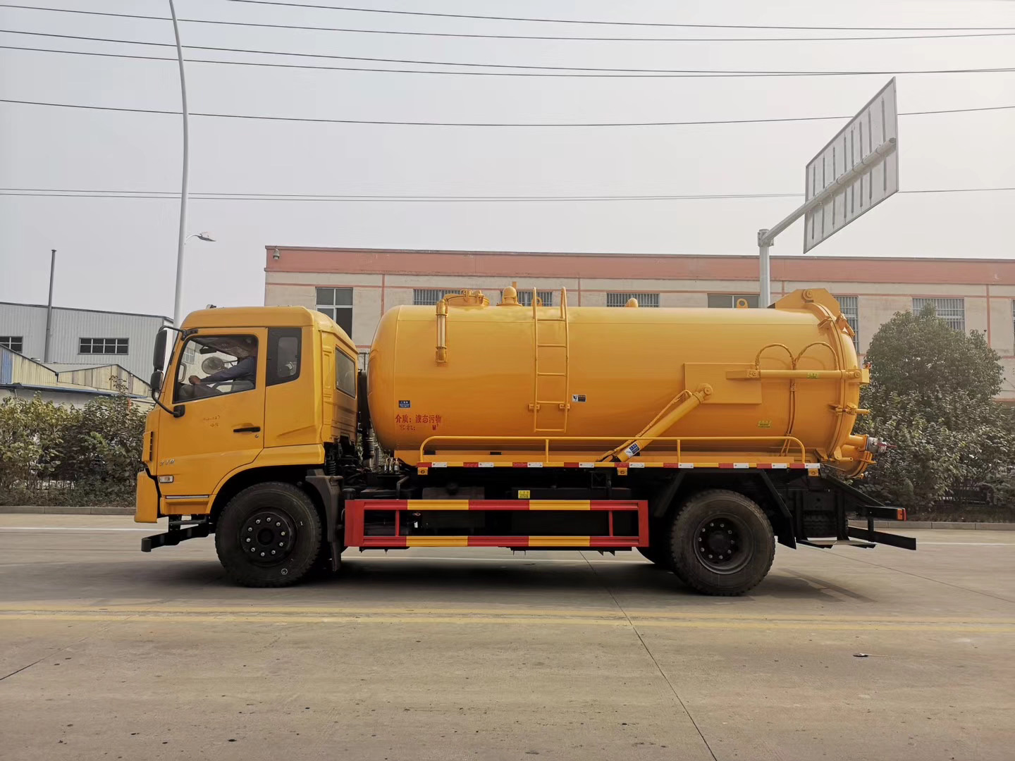 东风吸污车