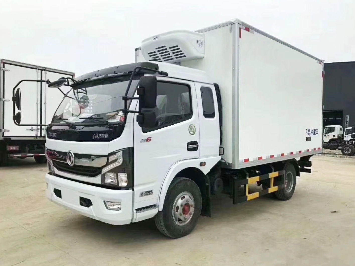 东风凯普特排半冷藏车