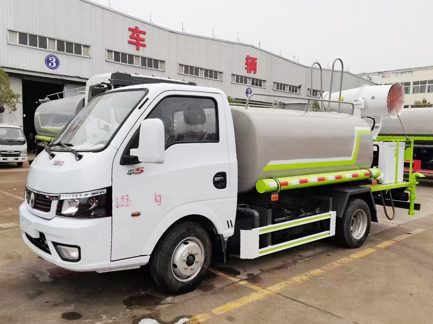 东风途逸多功能抑尘车