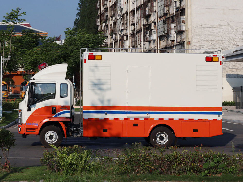 重汽豪沃电源车