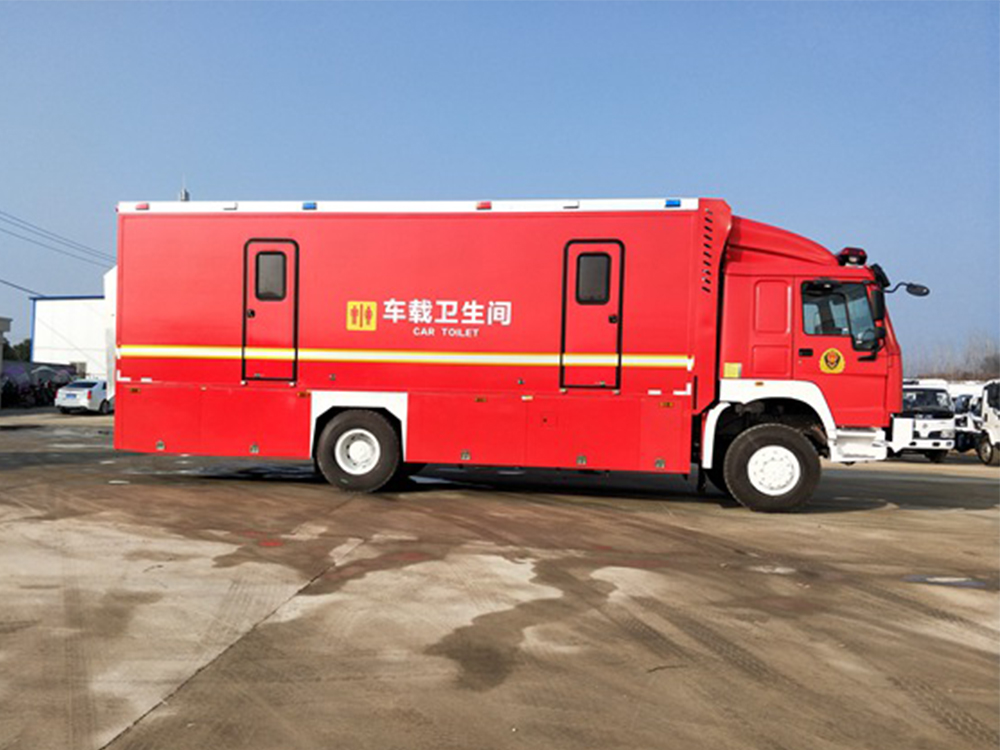 重汽豪沃单桥6人公厕车