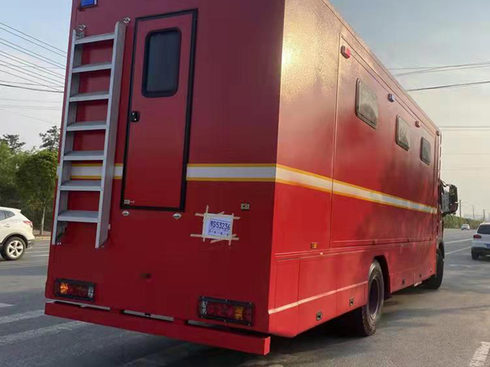 重汽豪沃移动厕所车