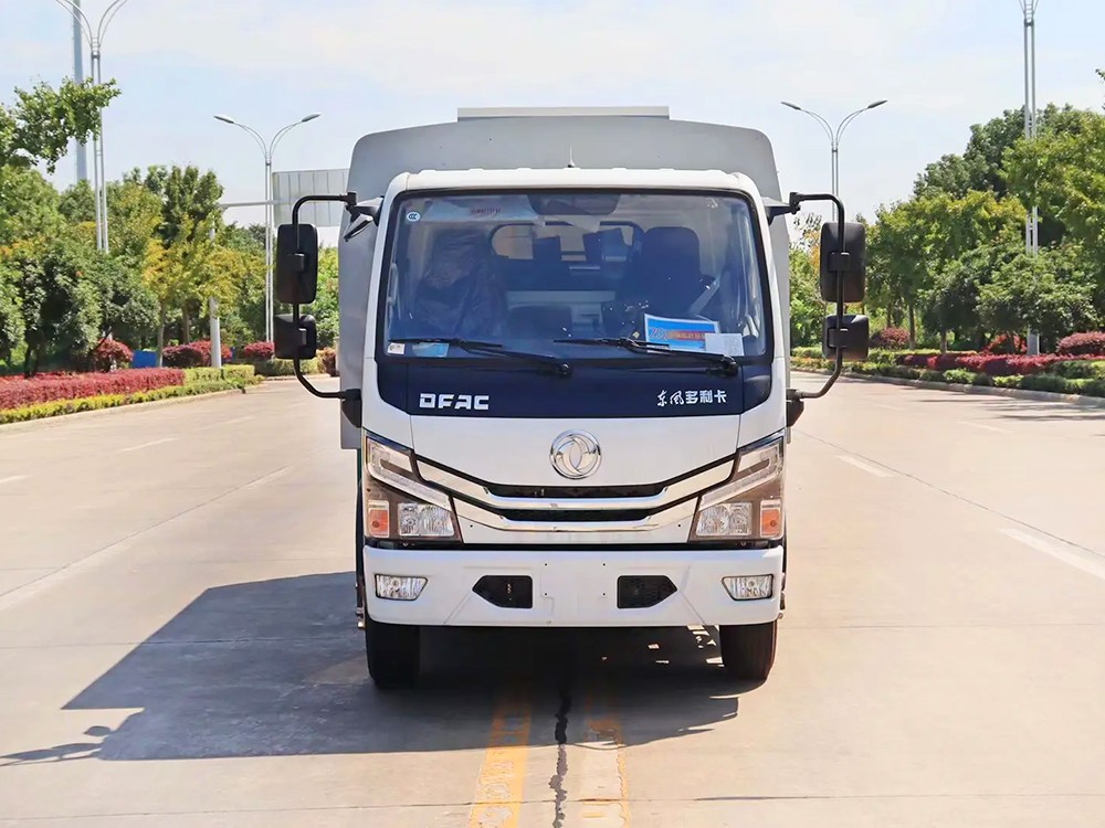 东风小多利卡吸尘车（后置吸盘）