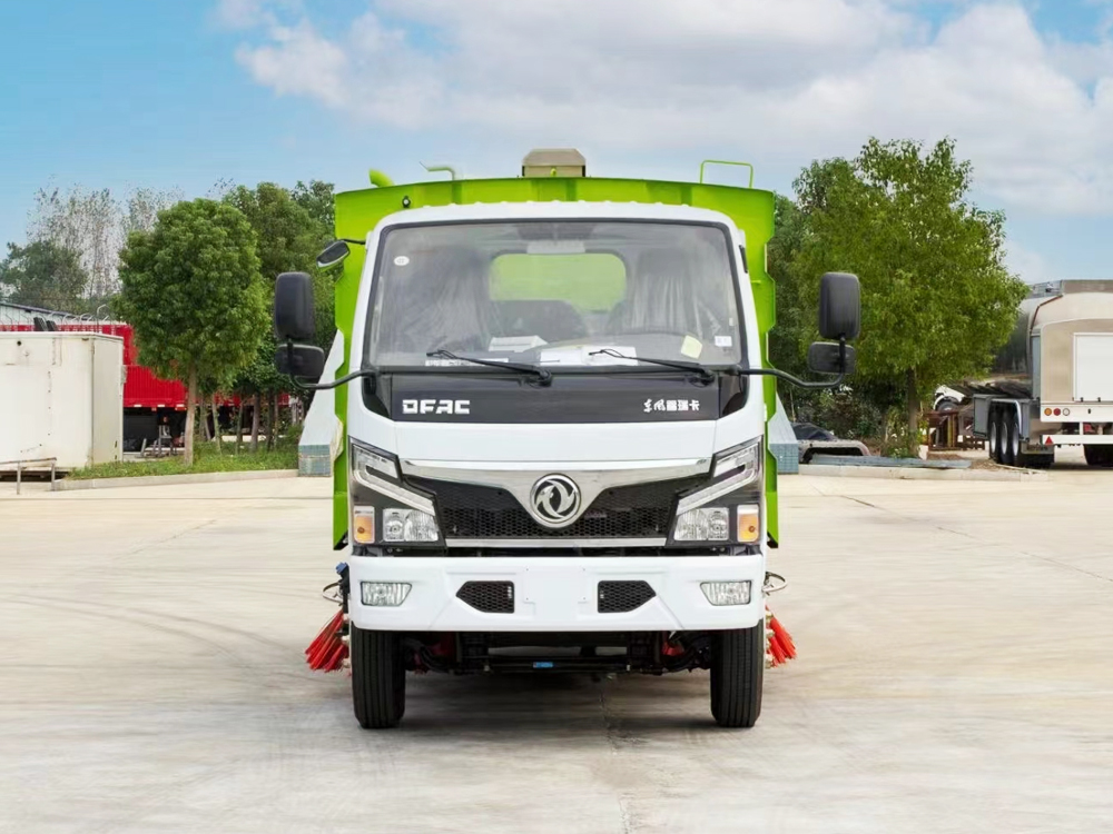 东风小福瑞卡扫路车