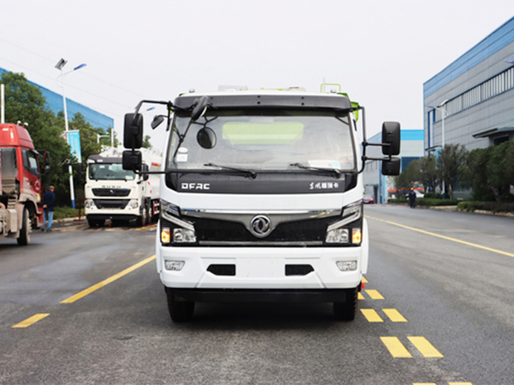 东风大福瑞卡扫路车