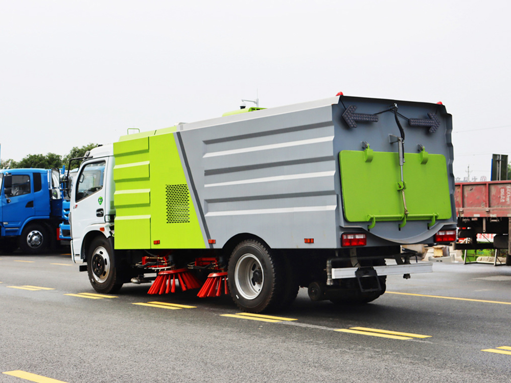 东风大福瑞卡扫路车