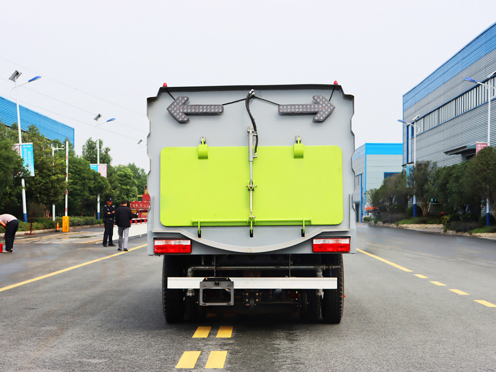 东风大福瑞卡扫路车