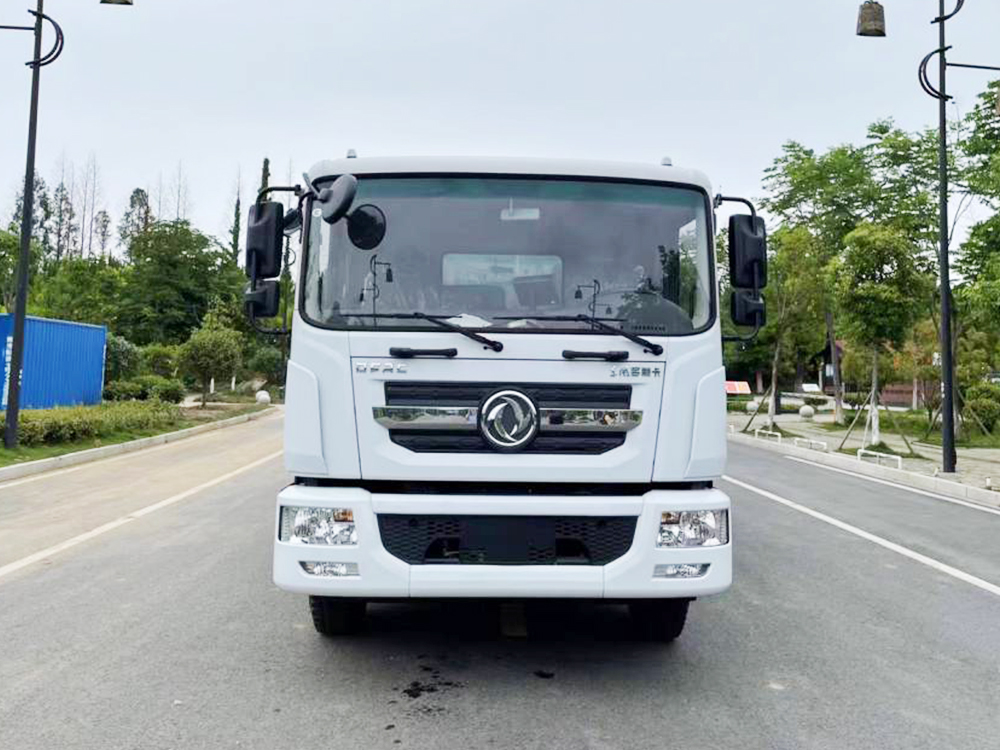 东风多利卡D9干湿两用吸尘车