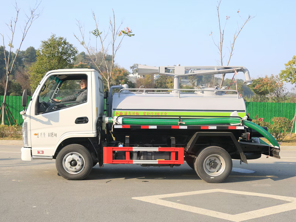 凯马2方吸粪车