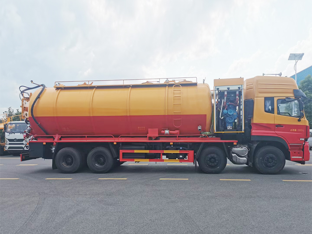 东风天龙33方清洗吸污车