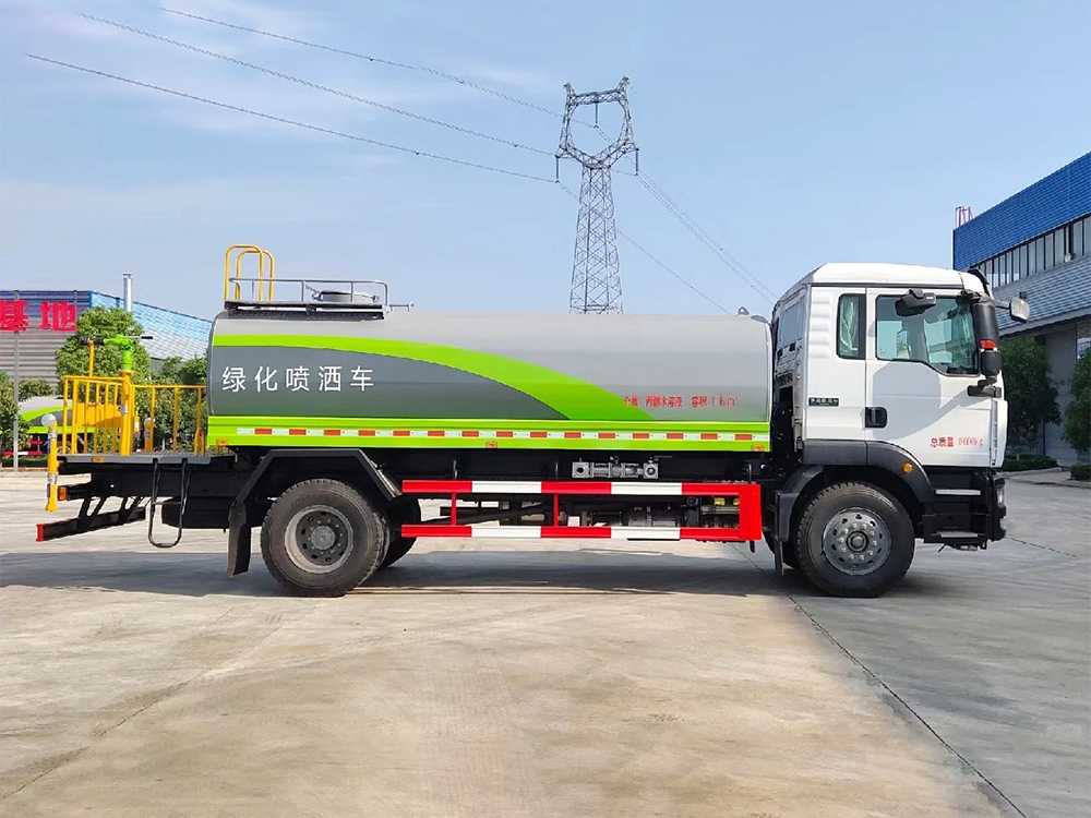 重汽汕德卡单桥14方绿化喷洒车