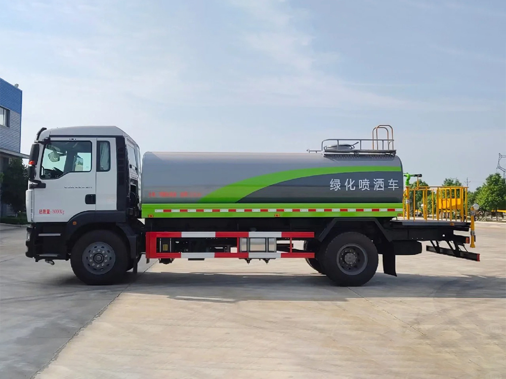 重汽汕德卡单桥14方绿化喷洒车