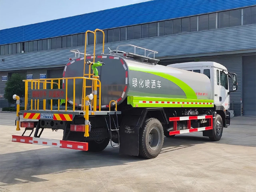重汽汕德卡单桥14方绿化喷洒车