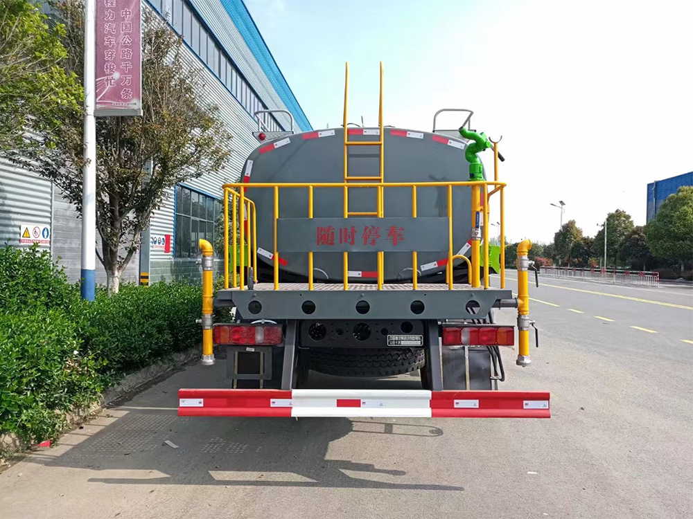 重汽汕德卡单桥14方绿化喷洒车